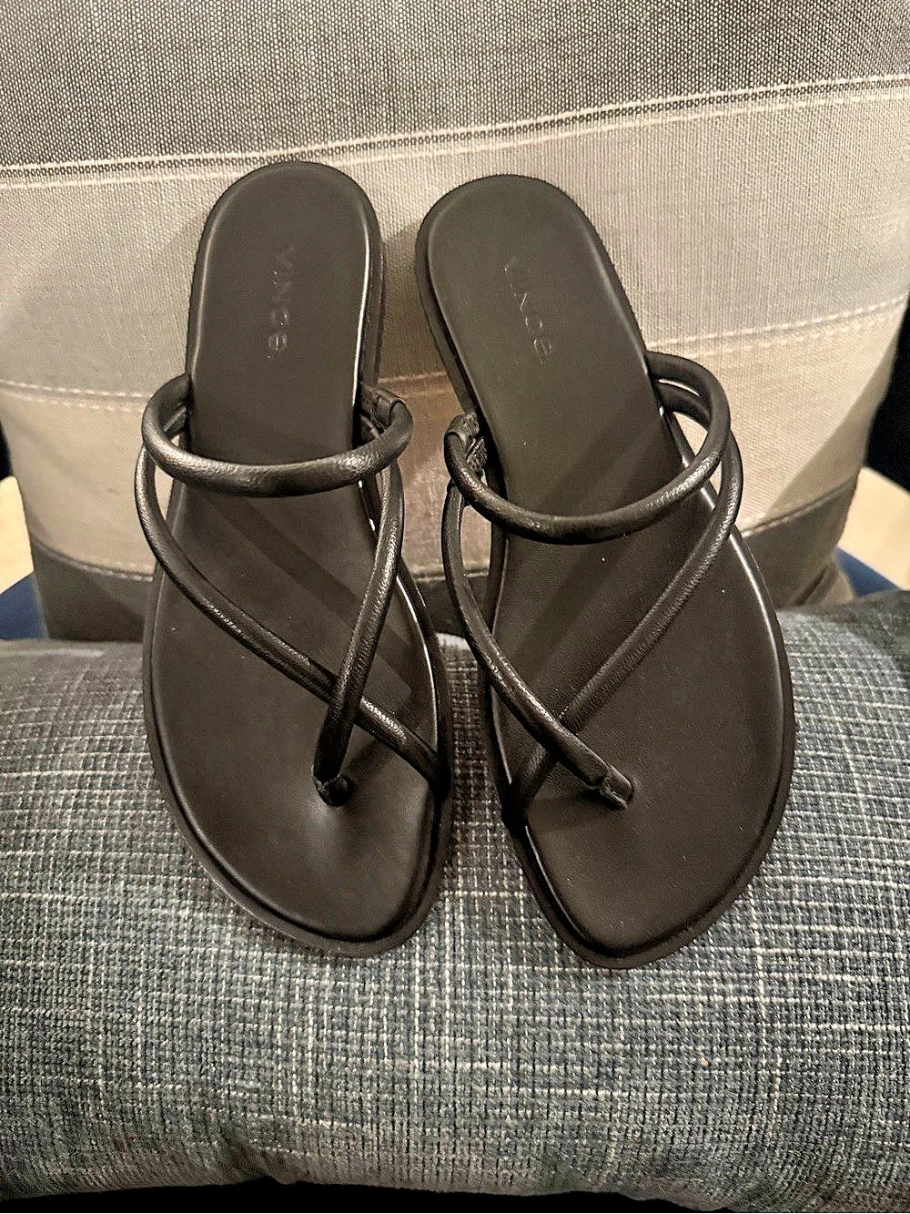 VINCE. Veno Cross. Black Strappy Sandals US 6.5 Like New